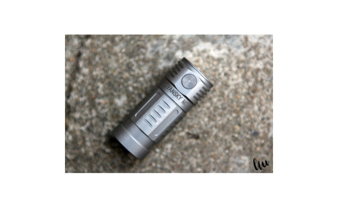 Set de mingi sportive pentru sala și exterior, include mingi de fotbal, baschet, volei și rugby, colorate în roșu, albastru, galben și verde