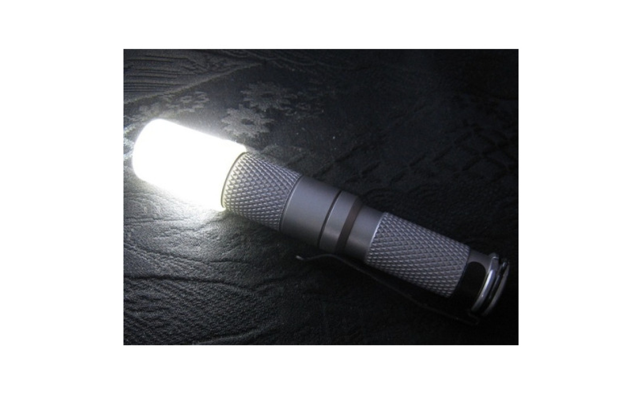 Echipament sportiv pentru fitness și antrenament, inclusiv mingi de yoga, benzi elastice și greutăți, prezentate pe pagina de produse sportive.