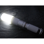 Echipament sportiv pentru fitness și antrenament, inclusiv mingi de yoga, benzi elastice și greutăți, prezentate pe pagina de produse sportive.