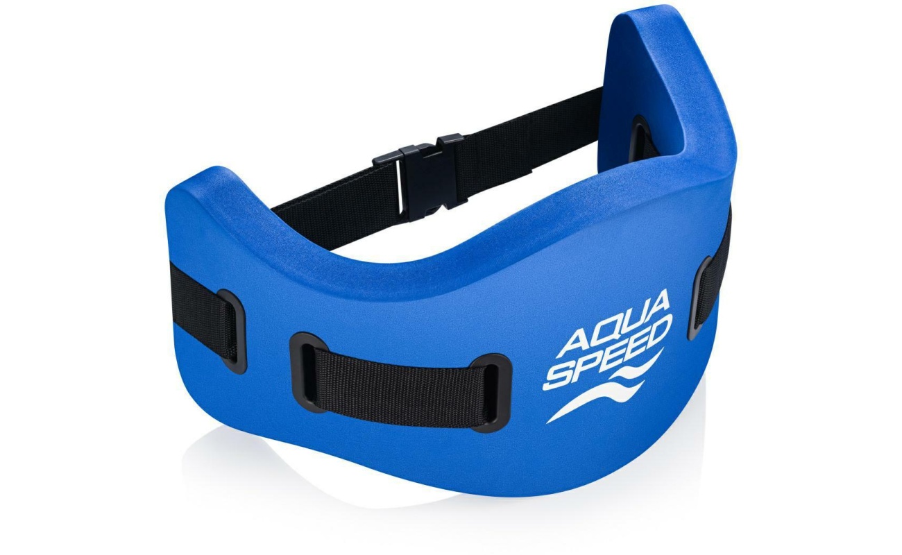 Minge de fotbal de dimensiuni medii pe fundal alb, potrivită pentru sporturi recreative