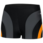 Set de mingi sportive de diferite culori pentru antrenament și jocuri în magazinul de echipamente sportive