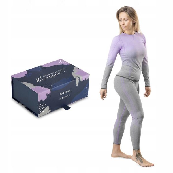 Set de lenjerie termică Spokey W FLORA SM VT, compus dintr-un top și pantaloni, design floral, material elastic și respirabil, ideal pentru activități sportive în condiții de frig.