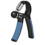 Set de mingi de volei colorate pentru sport și recreere în magazinul de echipamente sportive