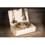 Set cadou KUPILKA Premium S într-o cutie din lemn, conținând articole sportive, prezentat pe pagina Set cadou KUPILKA Premium S într-o cutie din lemn cod original 974716 KPRSB-KUPILKA