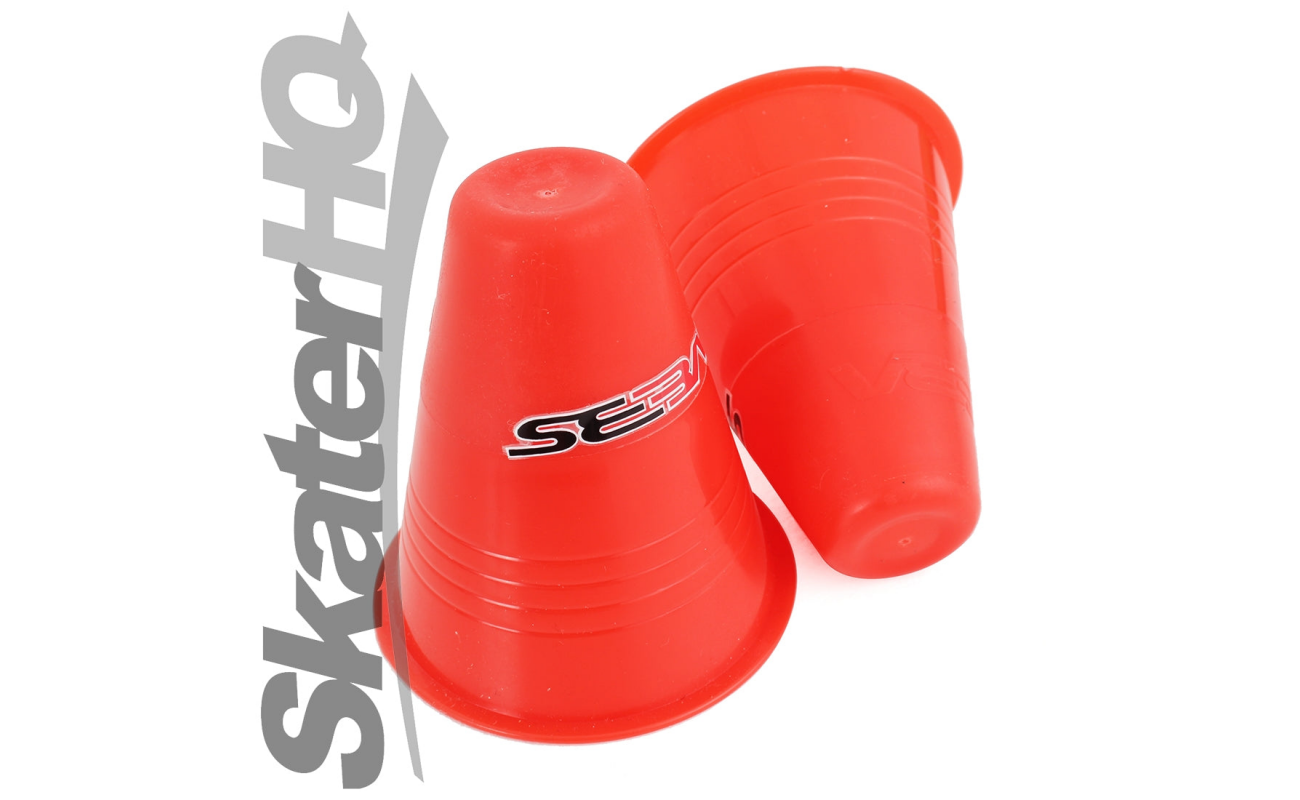 Pachet de 20 conuri de slalom SEBA, de culoare roșie, din densitate dublă, destinat antrenamentelor sportive.