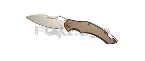 Căutând o lamă versatilă, cu un design elegant, cu o clemă de mici dimensiuni, FE-031 FOX KNIFE EDGE SPARROW FOLDING LINER LOCK oferă o experiență excelentă pentru aventurile în aer liber.