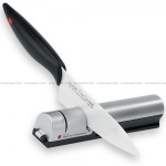 Teren de tenis cu două spectaculoase palete de tenis și o minge, produs pentru echipament sportiv.