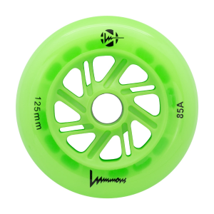 Roți LED luminoase SEBA de 125mm/85A în culoarea Green Apple Glow, set de 3 bucăți, prezentate într-un sport equipment shop.