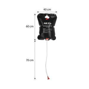 Duș portabil de 20L NILS CAMP, model NC1711, utilizat pentru activități în aer liber, cu un design compact și funcțional.