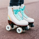 Pantofi sport pentru copii Chaya Kids vanilie, mărimea 39-42, cu design sportiv, pe fundal alb