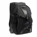 Imaginea unui rucsac sport negru PRO ÎNSOȚITOR SPORT LT 30 pentru echipamente sportive.