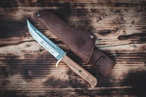 Нож, сталь 1.4116 / 55-57 HRC. Код 6116382V Knife SGB teton olive wood Puma