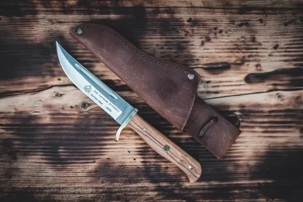 Нож, сталь 1.4116 / 55-57 HRC. Код 6116382V Knife SGB teton olive wood Puma