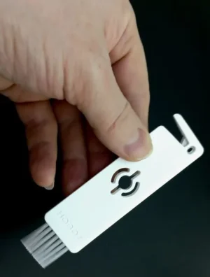 Instrument de curățare pentru echipamente sportive, compatibil cu modelul LG777A0003 D7, ideal pentru întreținerea și păstrarea în condiții optime a materialelor sportive.