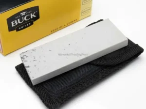 Piatră de ascuțit BUCK EDGETEK HONING Stone 500-600 pentru ascuțire grosieră, destinată echipamentelor sportive.