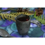 Tacâm pentru sport K5K-KUPILKA 5 Shot, din plastic negru, utilizat pentru băuturi sportive, prezentat ca un recipient compact and ergonomic în magazinul de echipament sportiv