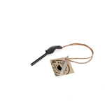 Focuri strălucitoare de foc pentru camping, prezentate pe un fundal negru, pentru produsul Огниво FireSteel 8 kelo de la FS8K-KUPILKA în magazinul de echipament sportiv