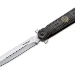 Складной EDC‑нож SWAT Transformer BO‑01MB102, Magnum/Böker Plus, flipper Liner‑lock, клинок из стали 440A (~125 мм, толщина 2,7 мм, HRC ≈58), рукоять черная анодированная алюминий с эмблемой SWAT, общая длина 245 мм, вес ~145 г