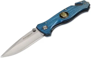 Складной EDC‑нож Law Enforcement BO‑01MB365 от Boker Magnum (подразделение Fox), клинок Drop‑Point 85 мм из нержавеющей стали 440A с сатинированной отделкой, рукоять голубой анодированный алюминий с полицейским логотипом, механизм Liner‑Lock, открытие thu